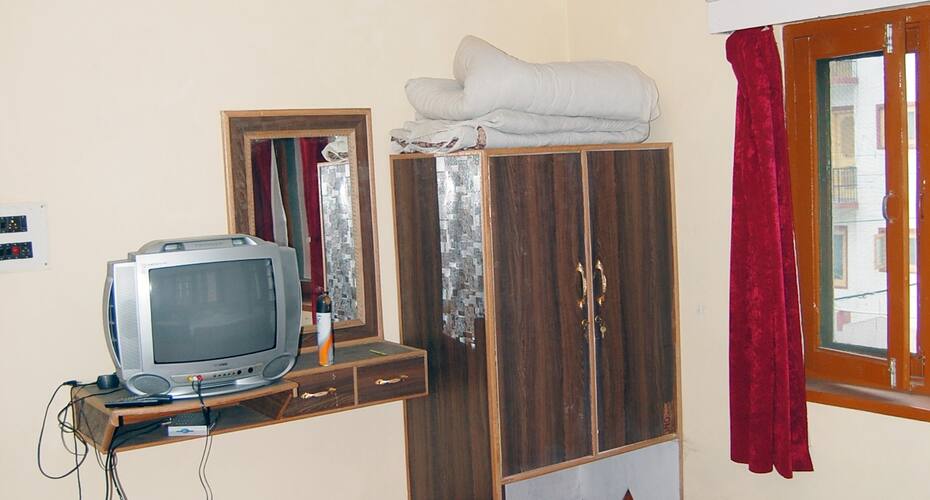 Hotel Lucky Akbar, Srinagar 3